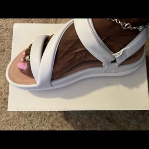 Fitflop – Loosh Luxe Z-Strap Sandal
URBAN WHITE / 10